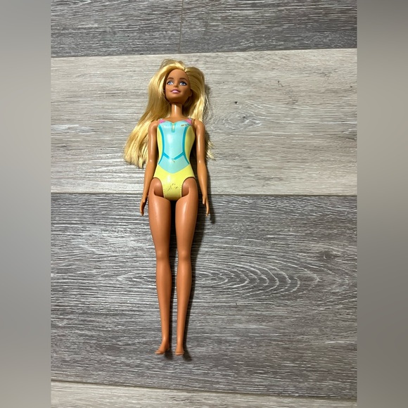 Lot Of Four Barbies - Picture 8 of 14